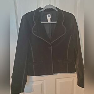 Gap Women's Black Blazer hasblack trim details